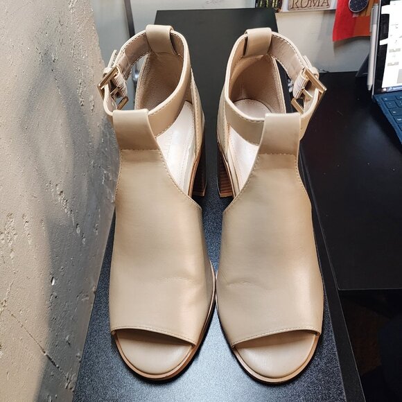 NWOB Khaki Colored Chunky Peep Toe 3" Block Heel Sandals - Picture 7 of 9